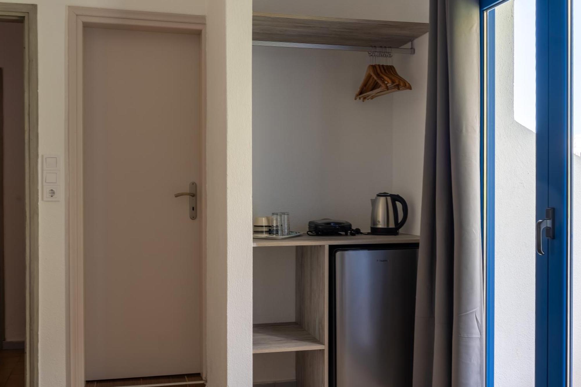 Giannis Rooms อาเยียรูเมลี ภายนอก รูปภาพ