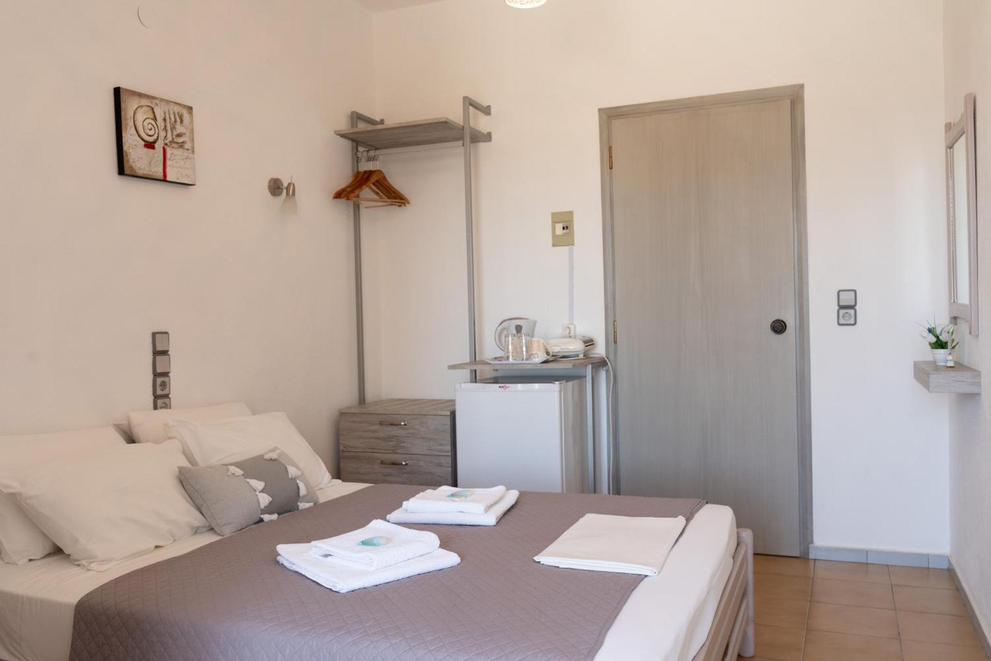 Giannis Rooms อาเยียรูเมลี ภายนอก รูปภาพ